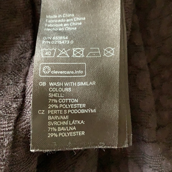 H&M black textured A line pleated skirt - size 6 - Picture 7 of 7